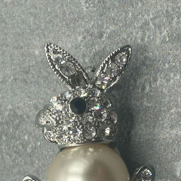 Fashion Jewelry Easter Bunny Brooch Pin Rhinestone Pearl Embellished - Picture 4 of 6
